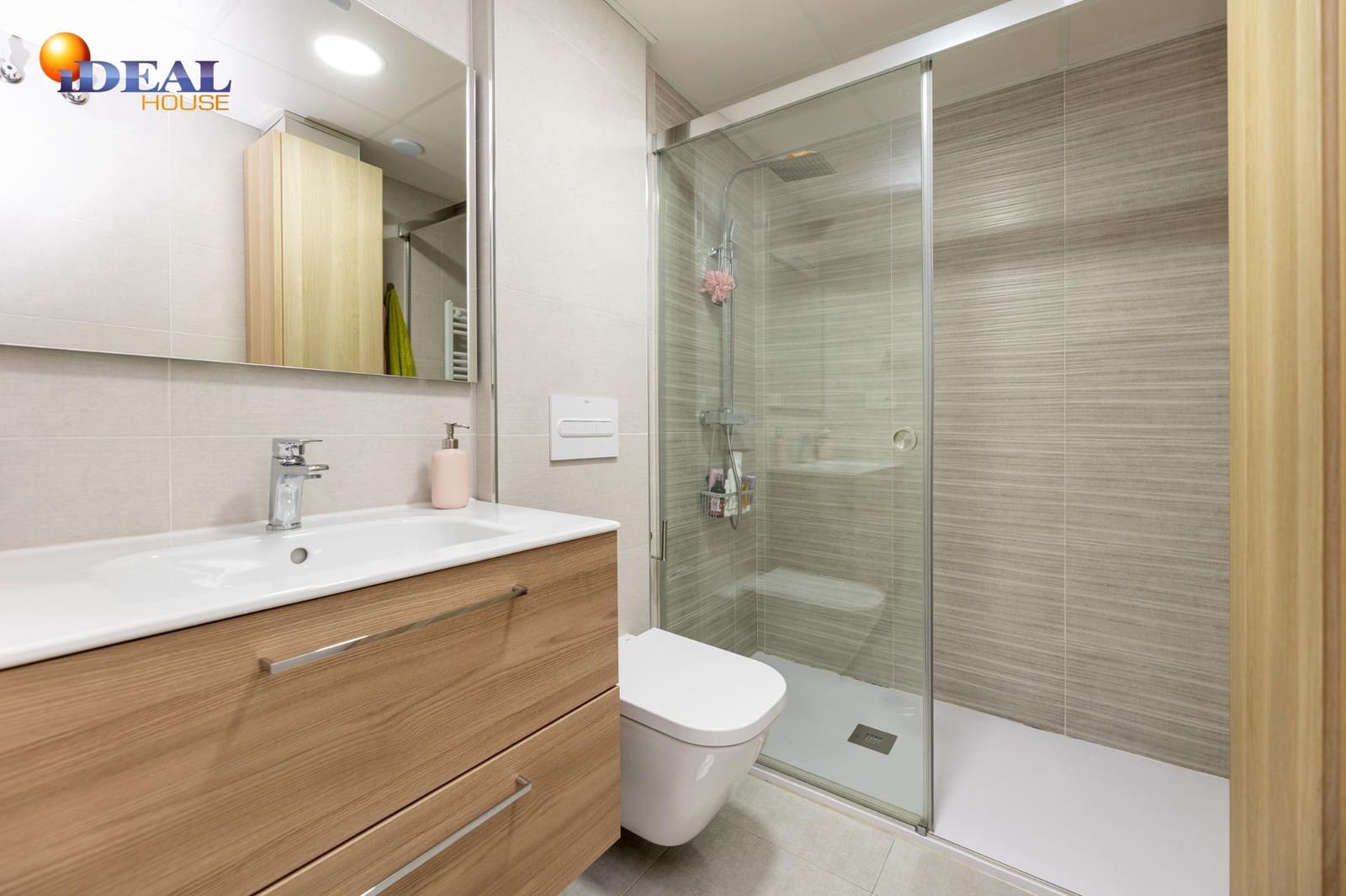 4 bedroom Flat for sale in Granada city with garage - € 590,000 (Ref: 9434490)