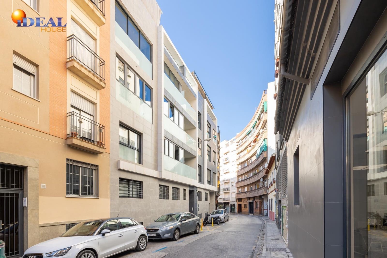 4 bedroom Flat for sale in Granada city with garage - € 590,000 (Ref: 9434490)