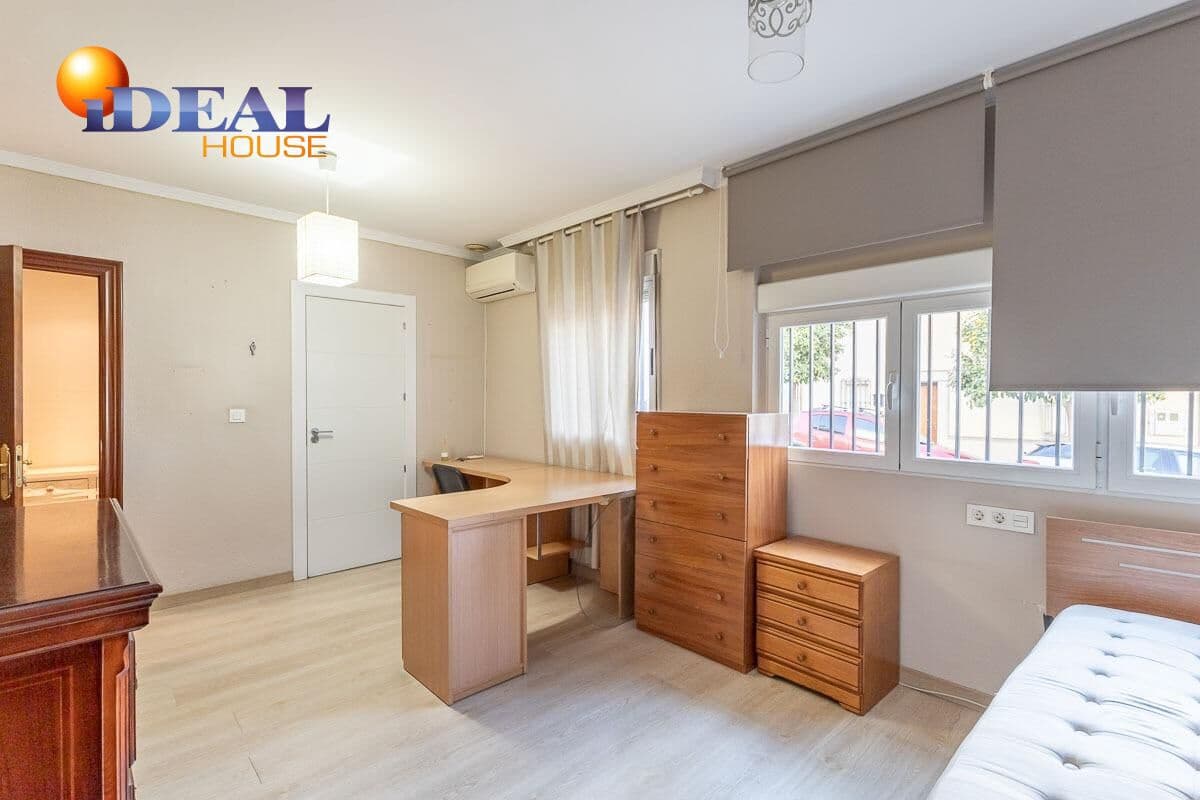 5 sypialnia Dom szeregowy na sprzedaż w Miasto Grenada - 339 000 € (Ref: 9434496)