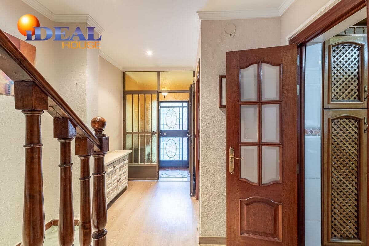 5 sypialnia Dom szeregowy na sprzedaż w Miasto Grenada - 339 000 € (Ref: 9434496)