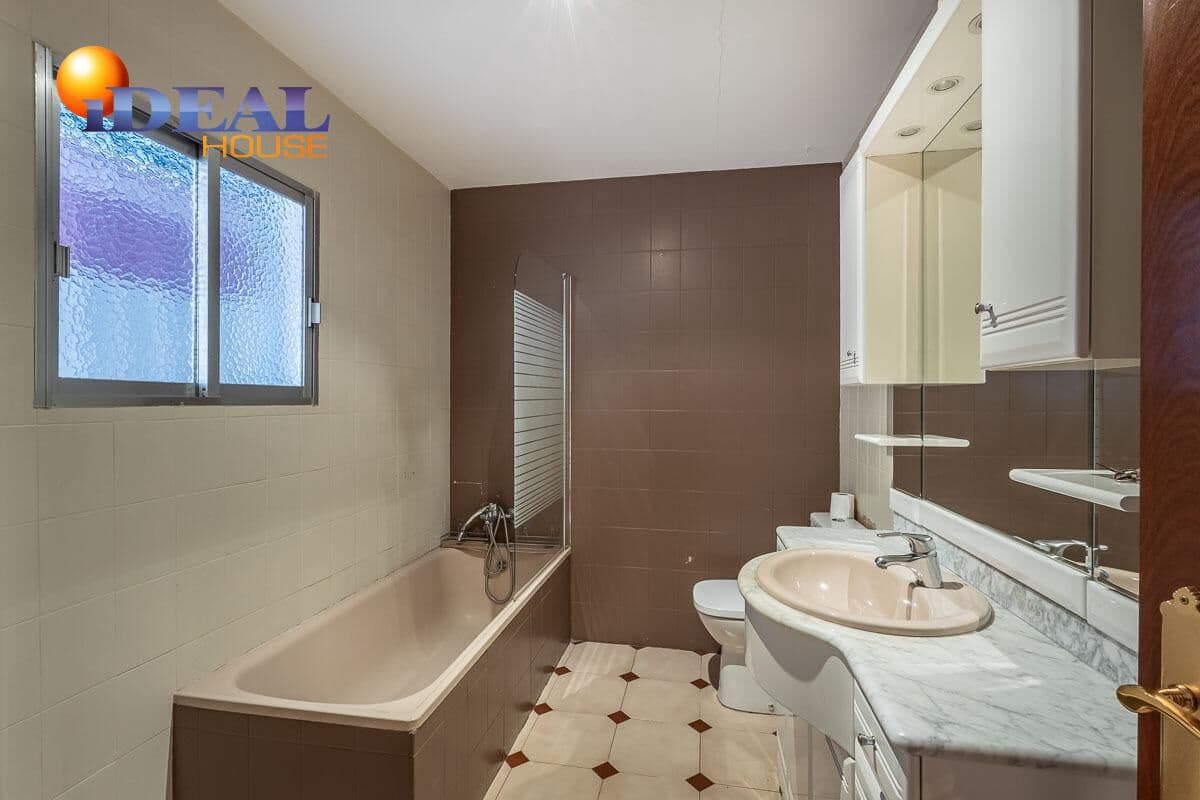 5 sypialnia Dom szeregowy na sprzedaż w Miasto Grenada - 339 000 € (Ref: 9434496)