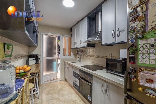 Piso de 3 habitaciones en Salobreña en venta - 204.000 € (Ref: 9434501)