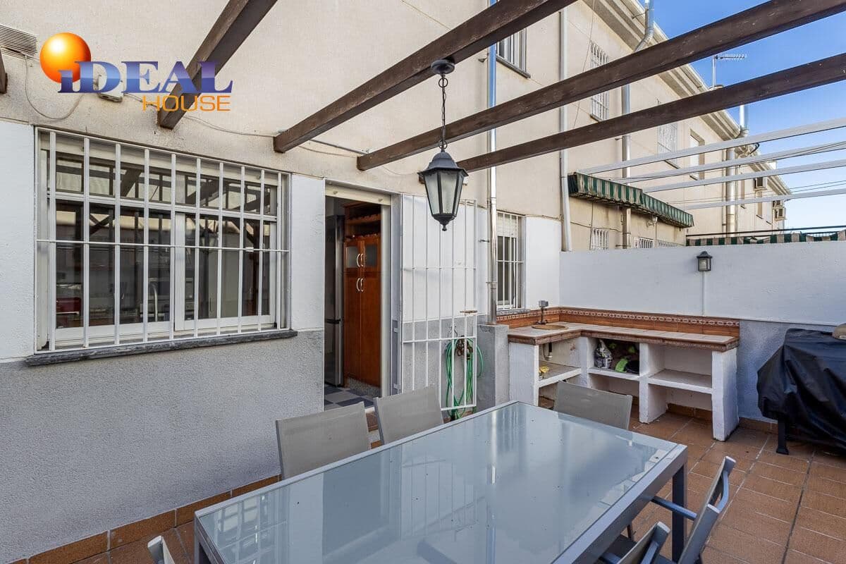 Casa de 3 habitaciones en Cúllar Vega en venta con garaje - 219.000 € (Ref: 9434502)