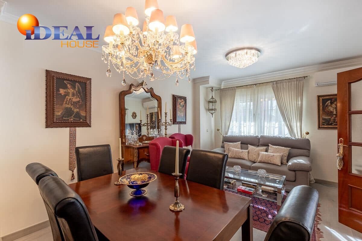 Casa de 3 habitaciones en Cúllar Vega en venta con garaje - 219.000 € (Ref: 9434502)