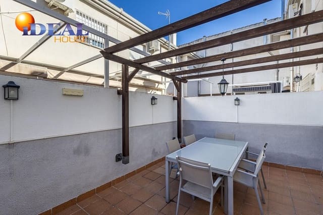 Casa de 3 habitaciones en Cúllar Vega en venta con garaje - 219.000 € (Ref: 9434502)