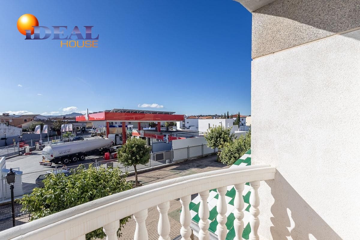 Casa de 3 habitaciones en Cúllar Vega en venta con garaje - 219.000 € (Ref: 9434502)