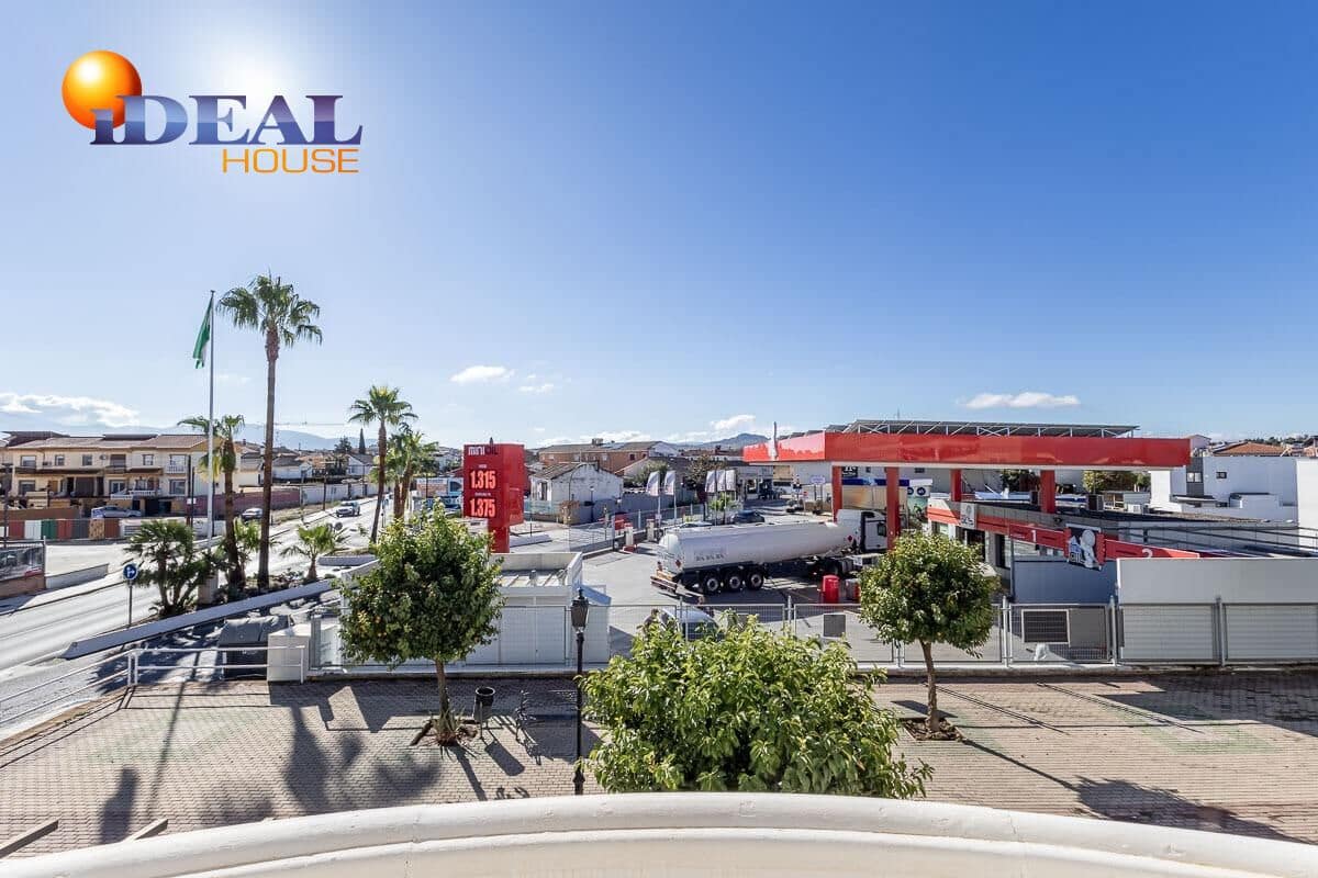 Casa de 3 habitaciones en Cúllar Vega en venta con garaje - 219.000 € (Ref: 9434502)