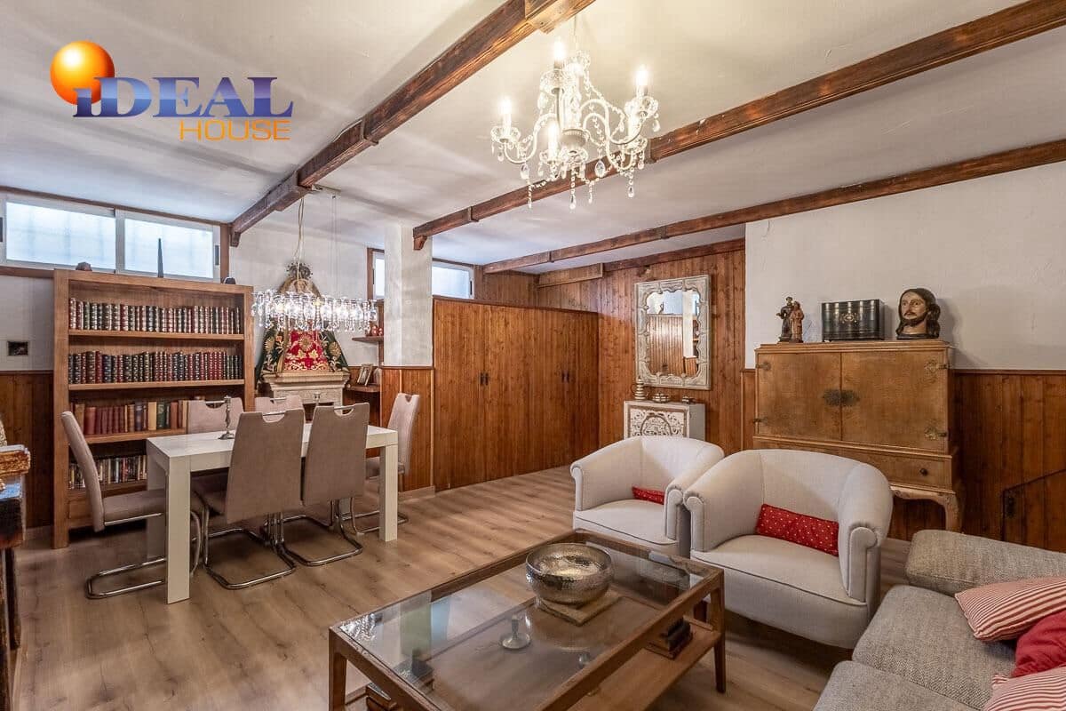 Casa de 3 habitaciones en Cúllar Vega en venta con garaje - 219.000 € (Ref: 9434502)