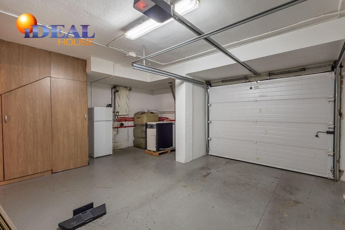 Casa de 3 habitaciones en Cúllar Vega en venta con garaje - 219.000 € (Ref: 9434502)