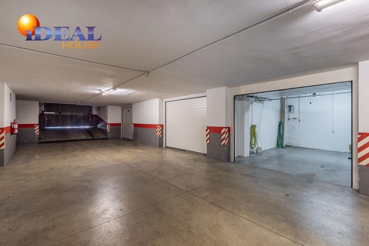 Casa de 3 habitaciones en Cúllar Vega en venta con garaje - 219.000 € (Ref: 9434502)