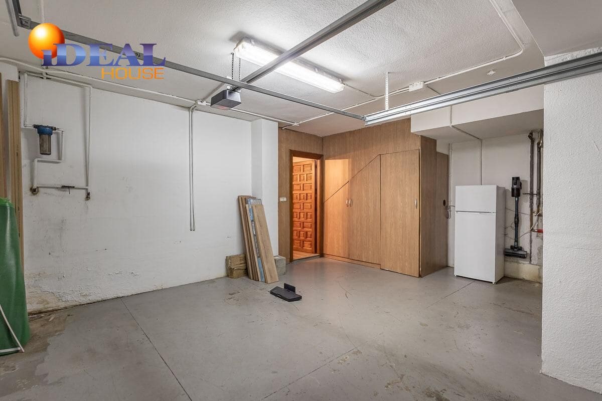 Casa de 3 habitaciones en Cúllar Vega en venta con garaje - 219.000 € (Ref: 9434502)