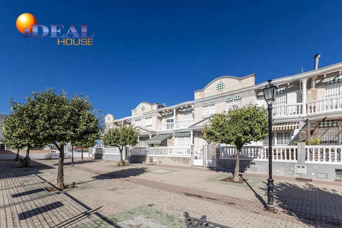 Casa de 3 habitaciones en Cúllar Vega en venta con garaje - 219.000 € (Ref: 9434502)