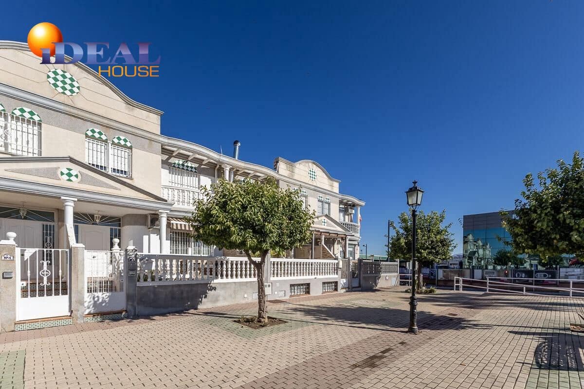 Casa de 3 habitaciones en Cúllar Vega en venta con garaje - 219.000 € (Ref: 9434502)