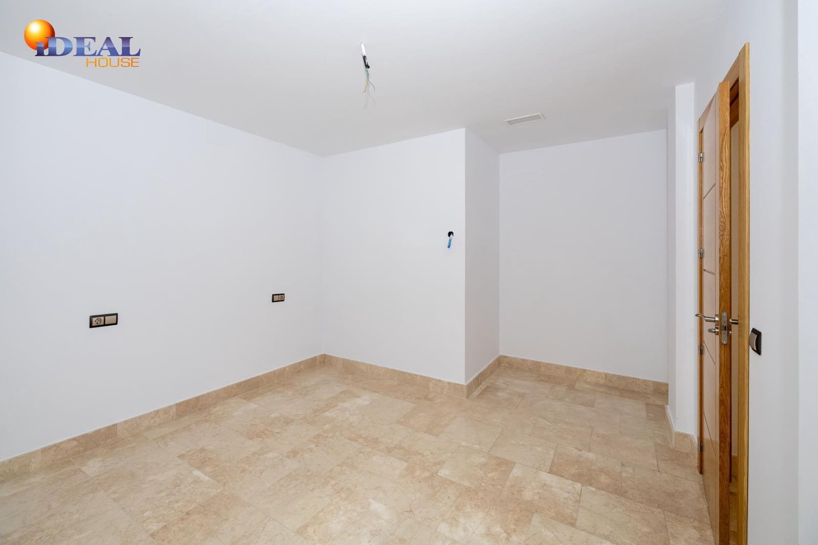 3 bedroom Flat for sale in Bailen with garage - € 266,060 (Ref: 9434505)