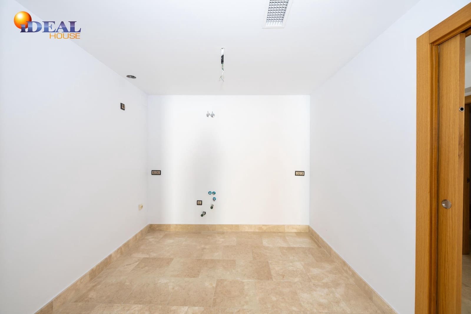 3 bedroom Flat for sale in Bailen with garage - € 266,060 (Ref: 9434505)