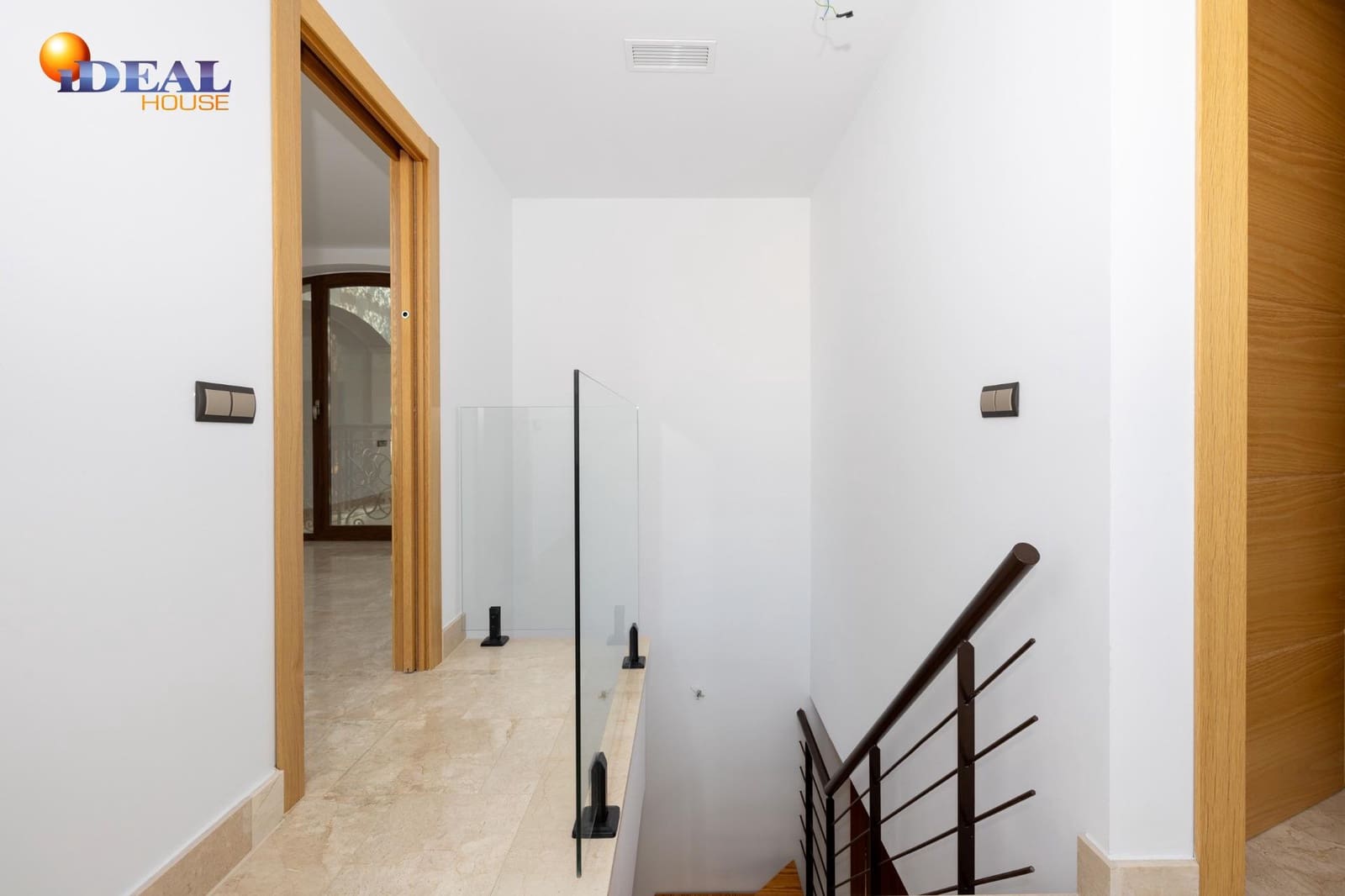 2 bedroom Apartment for sale in Bailen with garage - € 253,340 (Ref: 9434506)