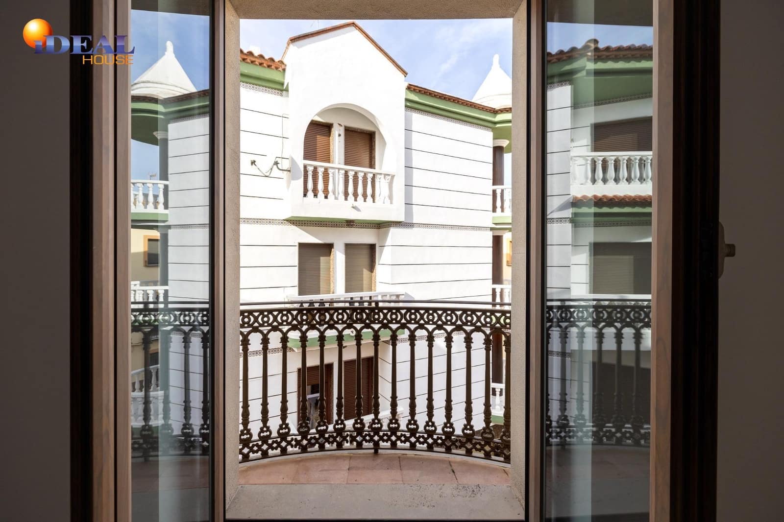 2 bedroom Apartment for sale in Bailen with garage - € 253,340 (Ref: 9434506)