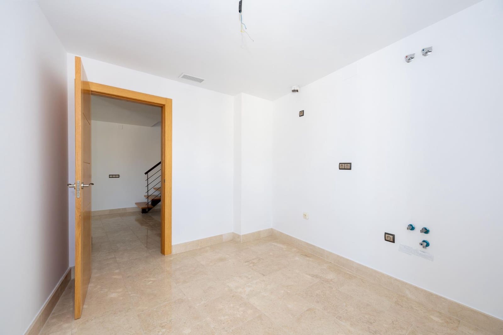 3 bedroom Apartment for sale in Bailen with garage - € 373,120 (Ref: 9434507)