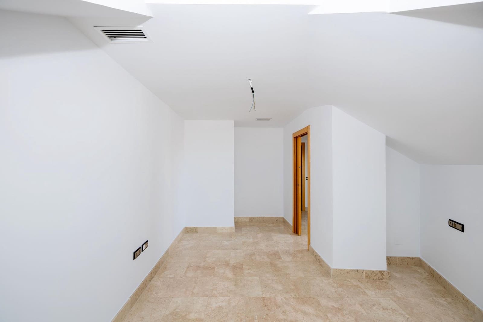 3 bedroom Apartment for sale in Bailen with garage - € 373,120 (Ref: 9434507)