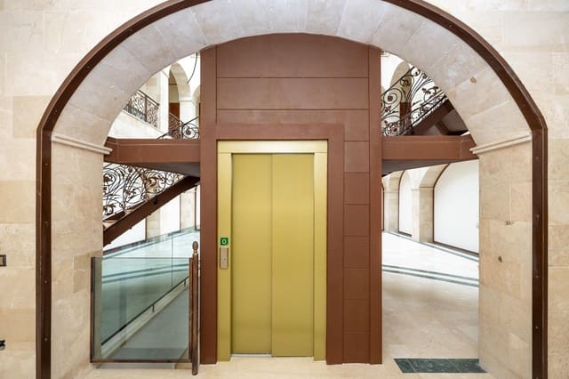 Apartamento de 3 habitaciones en Bailén en venta con garaje - 373.120 € (Ref: 9434507)