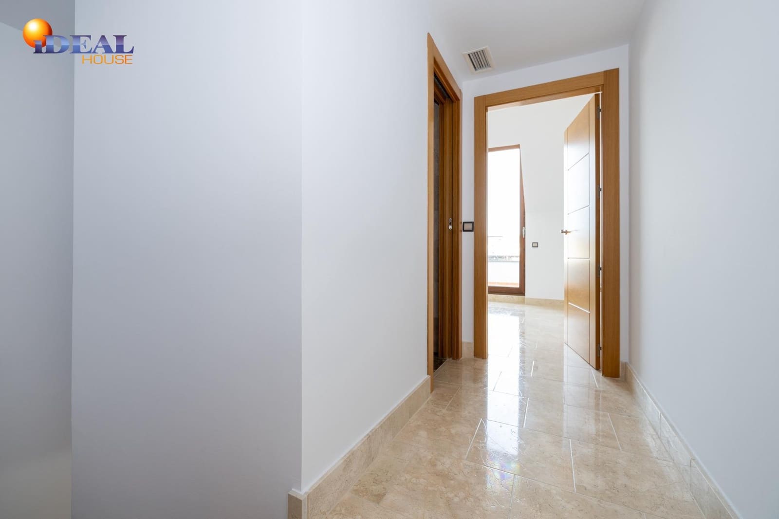 2 bedroom Apartment for sale in Bailen with garage - € 241,680 (Ref: 9434508)