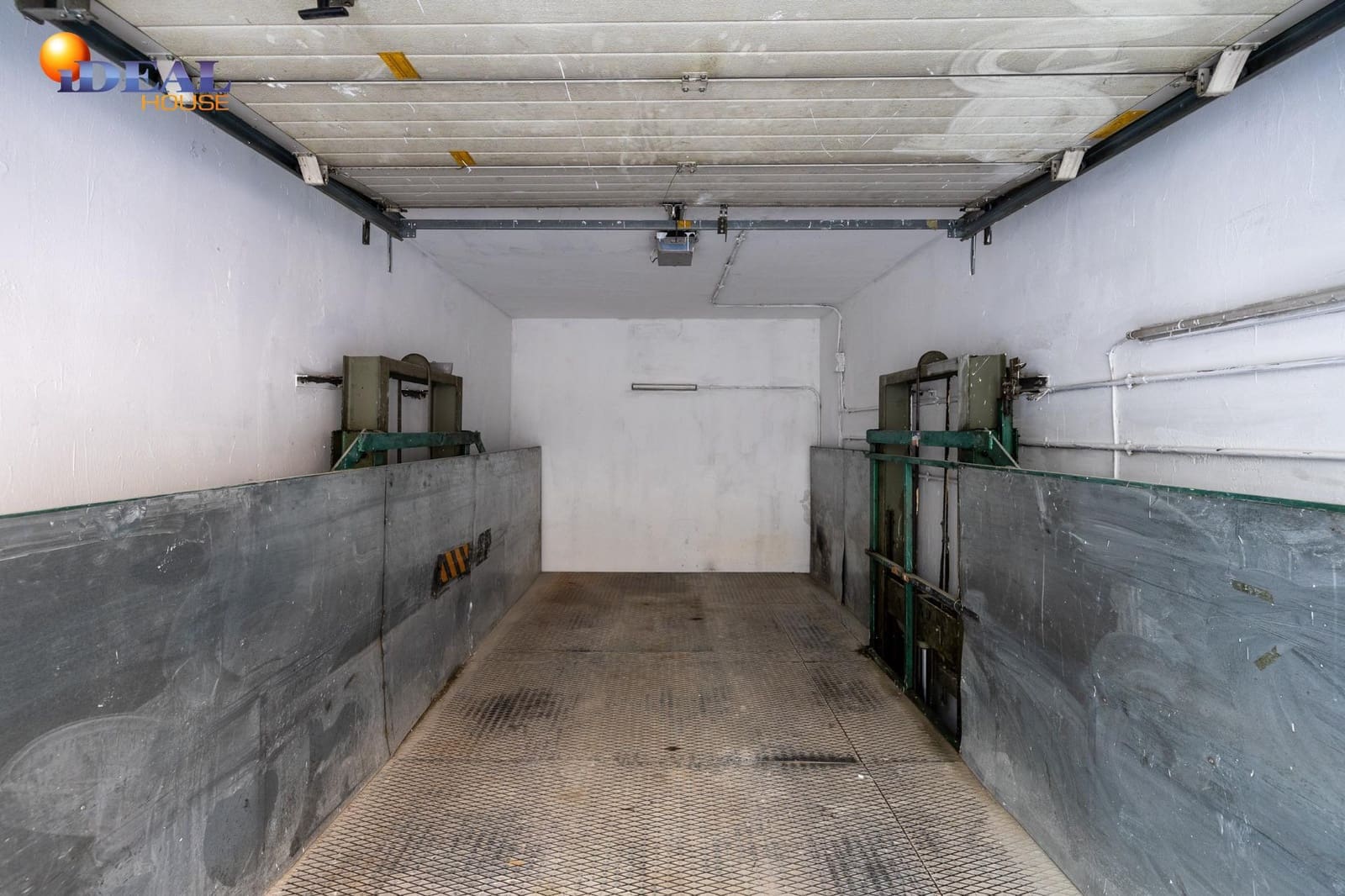 Garage for sale in Granada city - € 314,900 (Ref: 9434511)