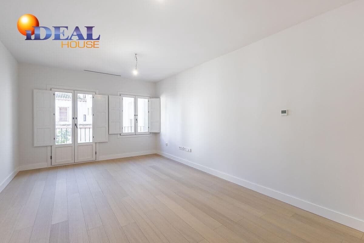 2 bedroom Flat for sale in Granada city - € 332,000 (Ref: 9434513)