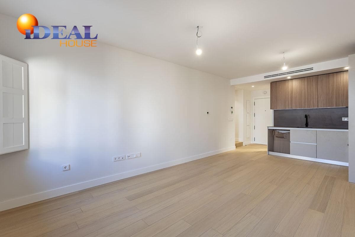 2 bedroom Flat for sale in Granada city - € 332,000 (Ref: 9434513)