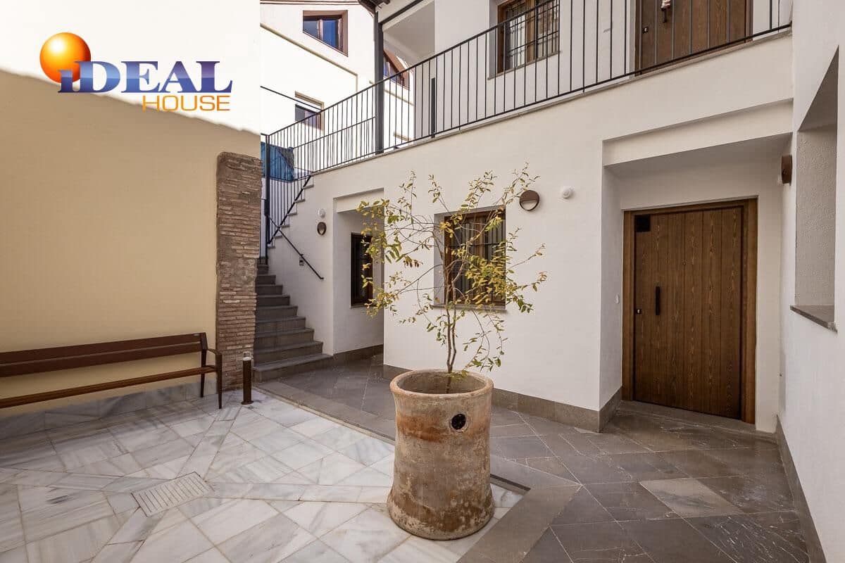 2 bedroom Flat for sale in Granada city - € 332,000 (Ref: 9434513)