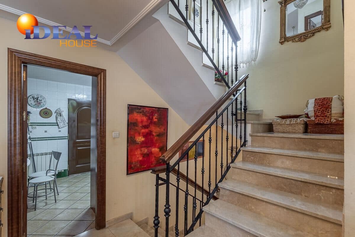 4 bedroom Townhouse for sale in Huetor Vega with garage - € 439,000 (Ref: 9434514)