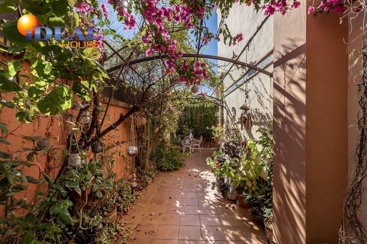 4 bedroom Townhouse for sale in Huetor Vega with garage - € 439,000 (Ref: 9434514)