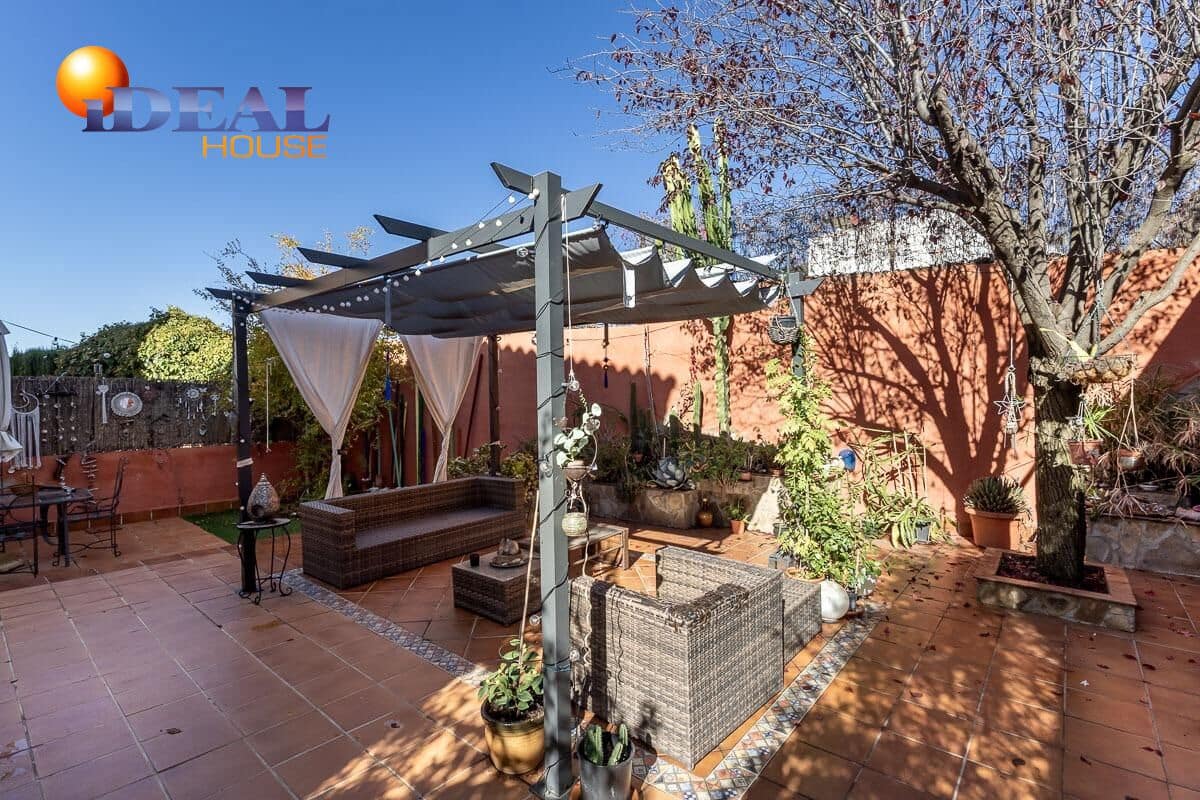 4 bedroom Townhouse for sale in Huetor Vega with garage - € 439,000 (Ref: 9434514)