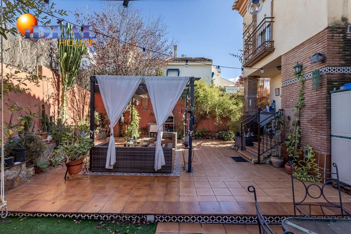 4 bedroom Townhouse for sale in Huetor Vega with garage - € 439,000 (Ref: 9434514)