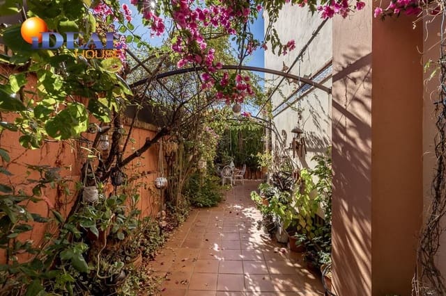 4 quarto Casa em Banda para venda em Huétor Vega com garagem - 439 000 € (Ref: 9434514)