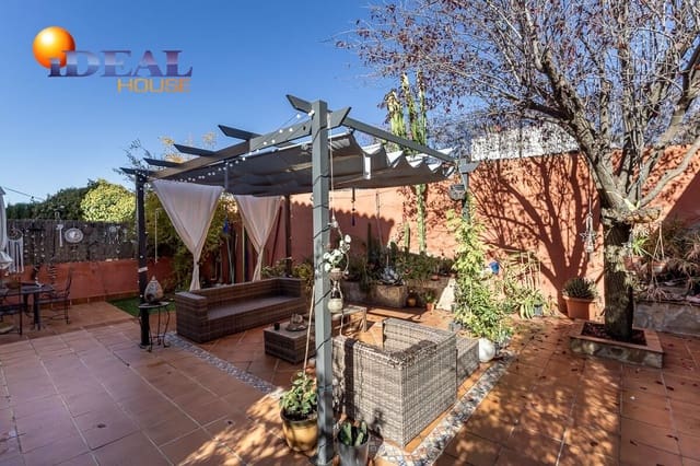 4 quarto Casa em Banda para venda em Huétor Vega com garagem - 439 000 € (Ref: 9434514)