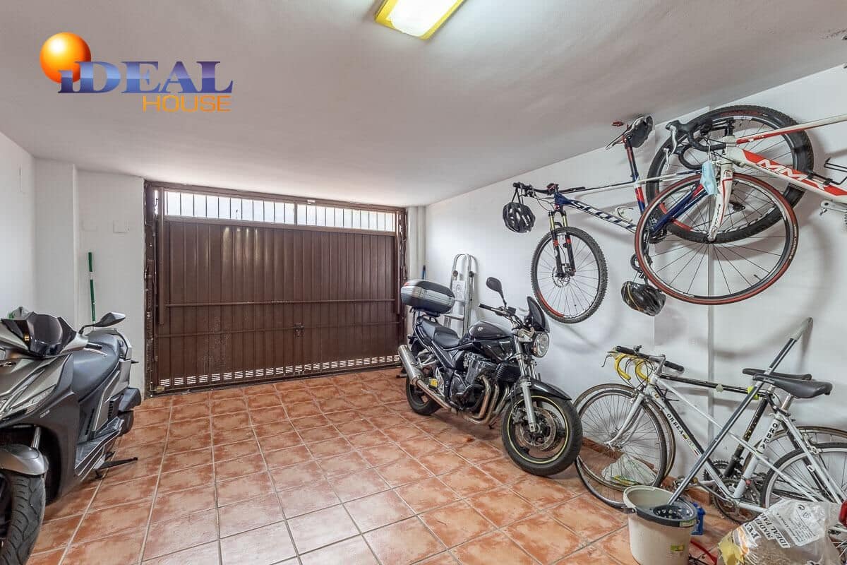 4 bedroom Townhouse for sale in Huetor Vega with garage - € 439,000 (Ref: 9434514)