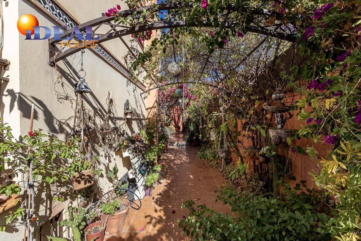 4 bedroom Townhouse for sale in Huetor Vega with garage - € 439,000 (Ref: 9434514)