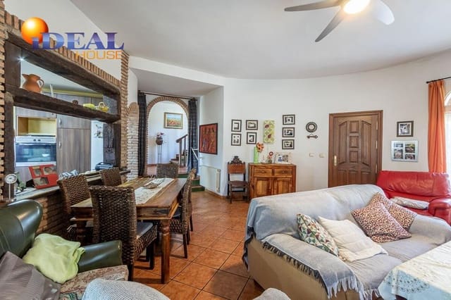 Chalet de 5 habitaciones en Las Gabias en venta con piscina garaje - 540.000 € (Ref: 9434521)