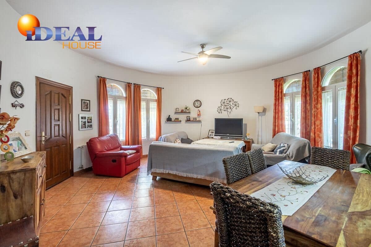 Chalet de 5 habitaciones en Las Gabias en venta con piscina garaje - 540.000 € (Ref: 9434521)