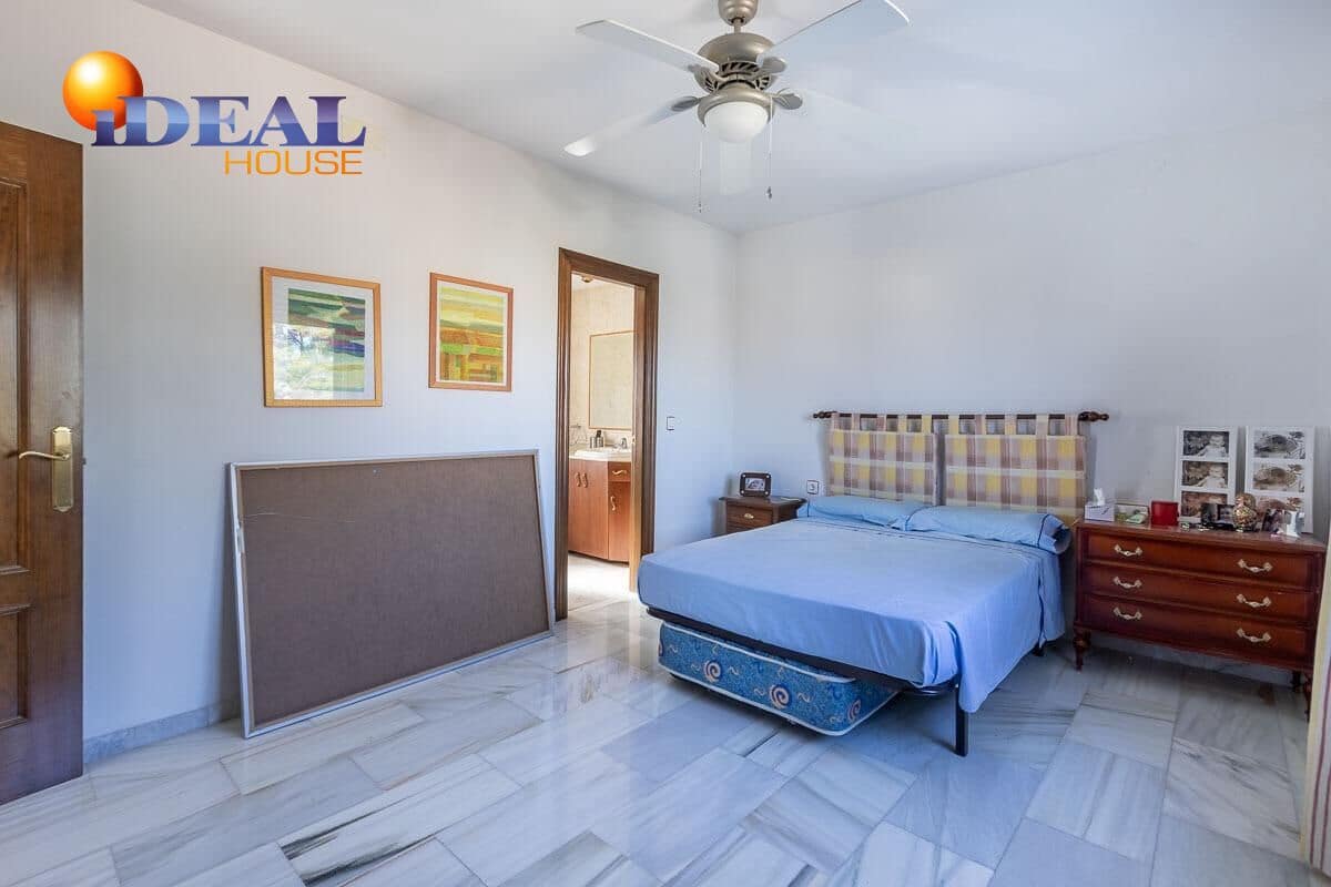 Chalet de 5 habitaciones en Las Gabias en venta con piscina garaje - 540.000 € (Ref: 9434521)