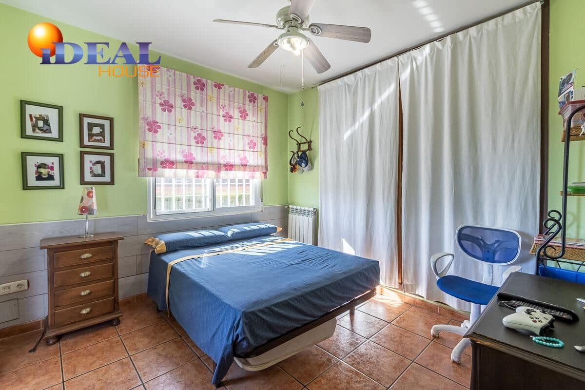 Chalet de 5 habitaciones en Las Gabias en venta con piscina garaje - 540.000 € (Ref: 9434521)