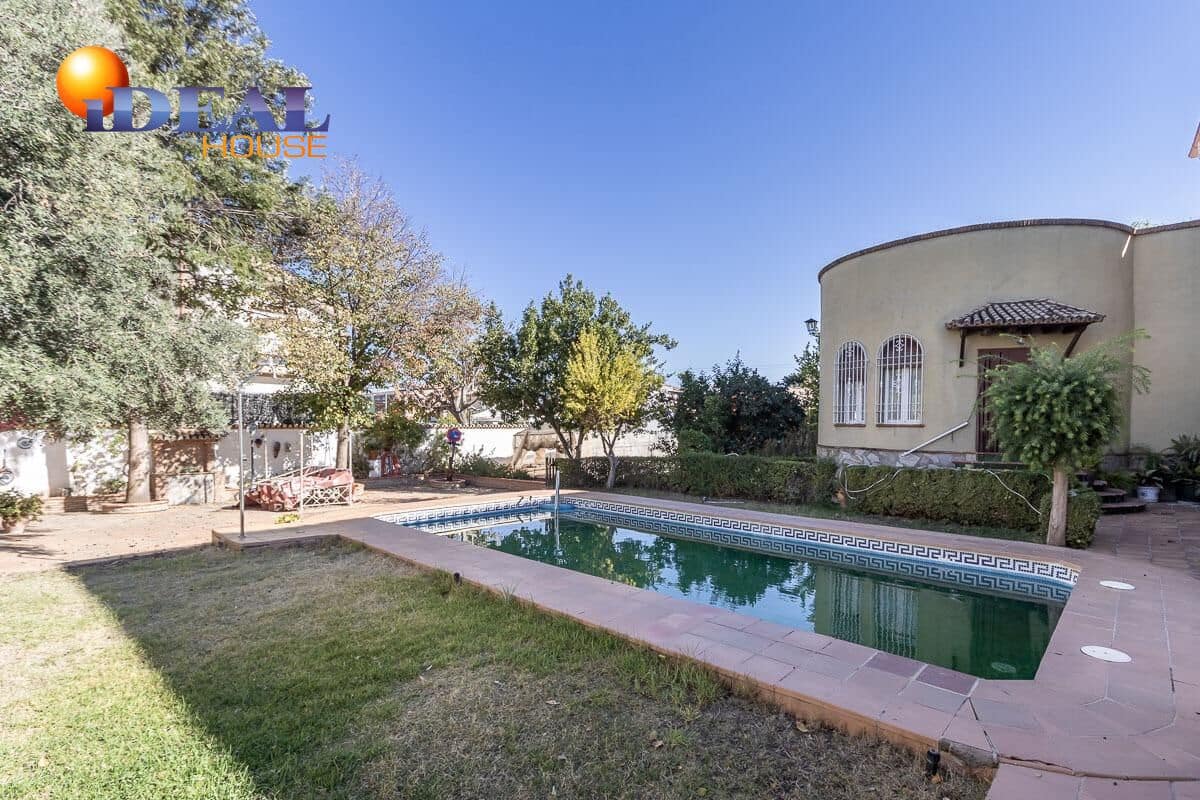 Chalet de 5 habitaciones en Las Gabias en venta con piscina garaje - 540.000 € (Ref: 9434521)