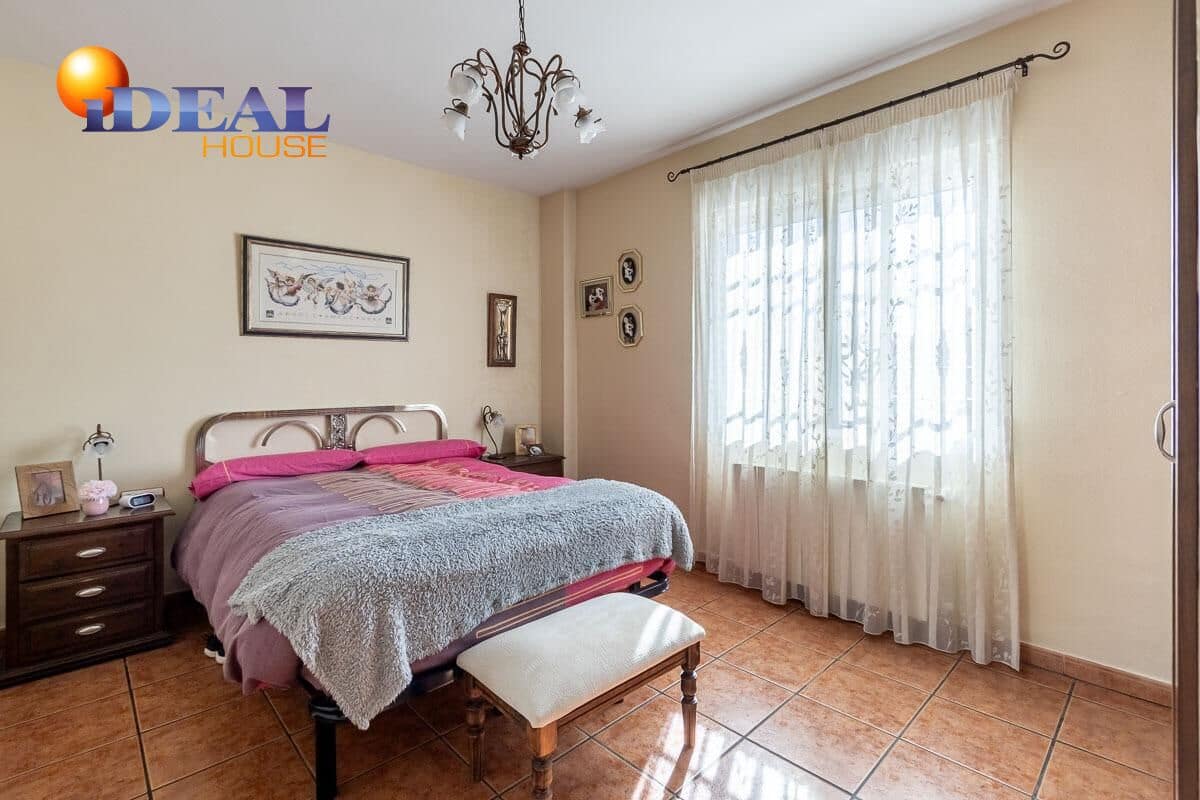 Chalet de 5 habitaciones en Las Gabias en venta con piscina garaje - 540.000 € (Ref: 9434521)