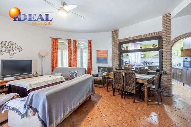 Chalet de 5 habitaciones en Las Gabias en venta con piscina garaje - 540.000 € (Ref: 9434521)