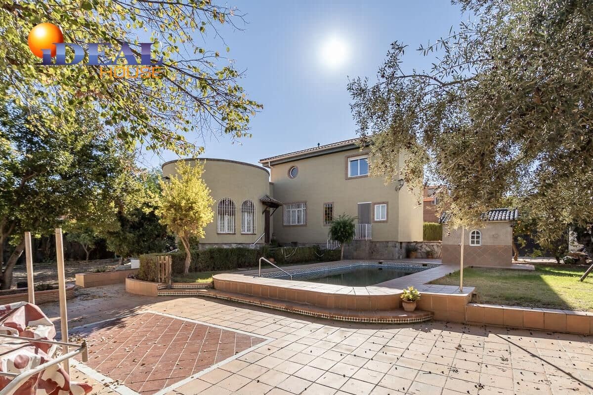 Chalet de 5 habitaciones en Las Gabias en venta con piscina garaje - 540.000 € (Ref: 9434521)