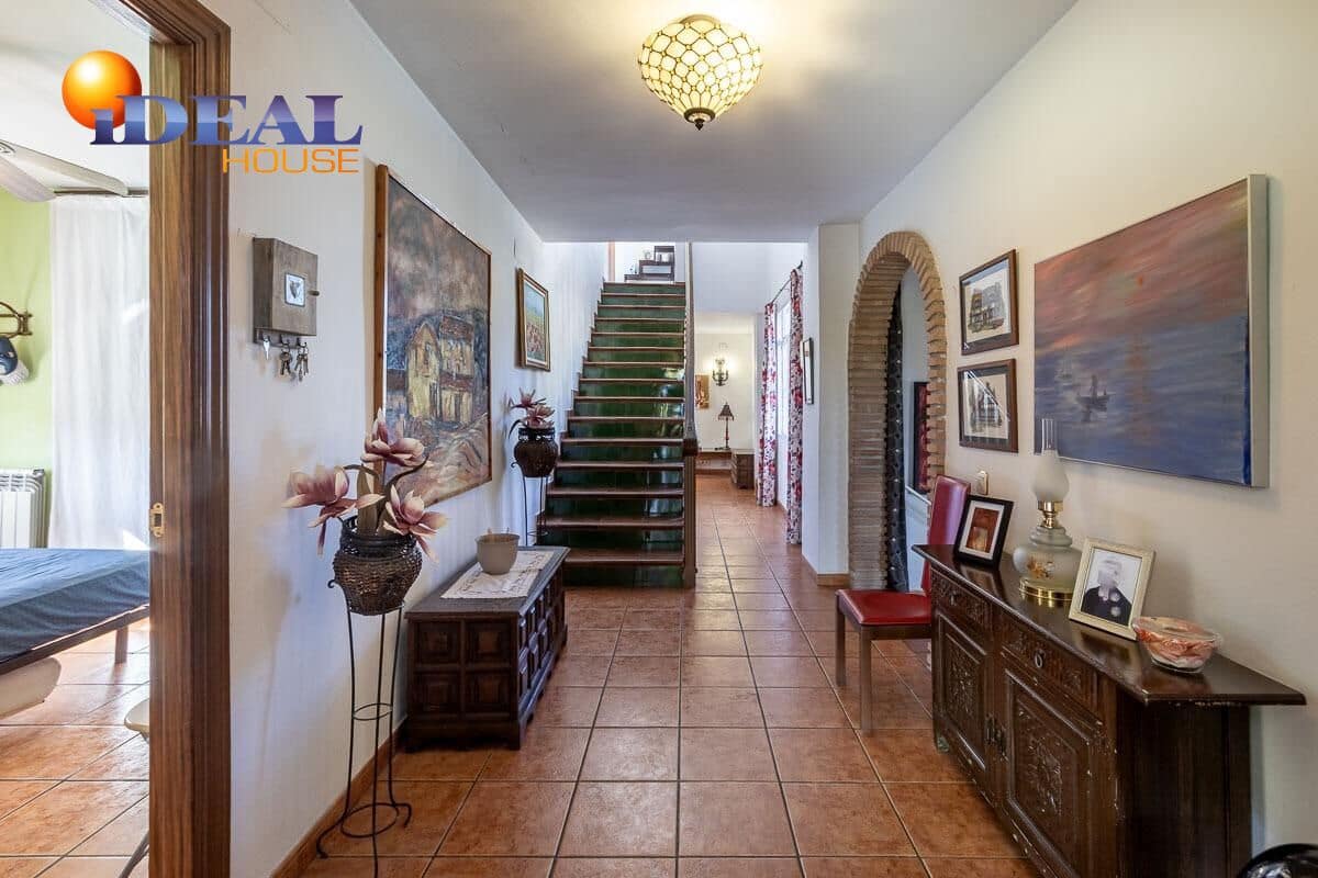 Chalet de 5 habitaciones en Las Gabias en venta con piscina garaje - 540.000 € (Ref: 9434521)