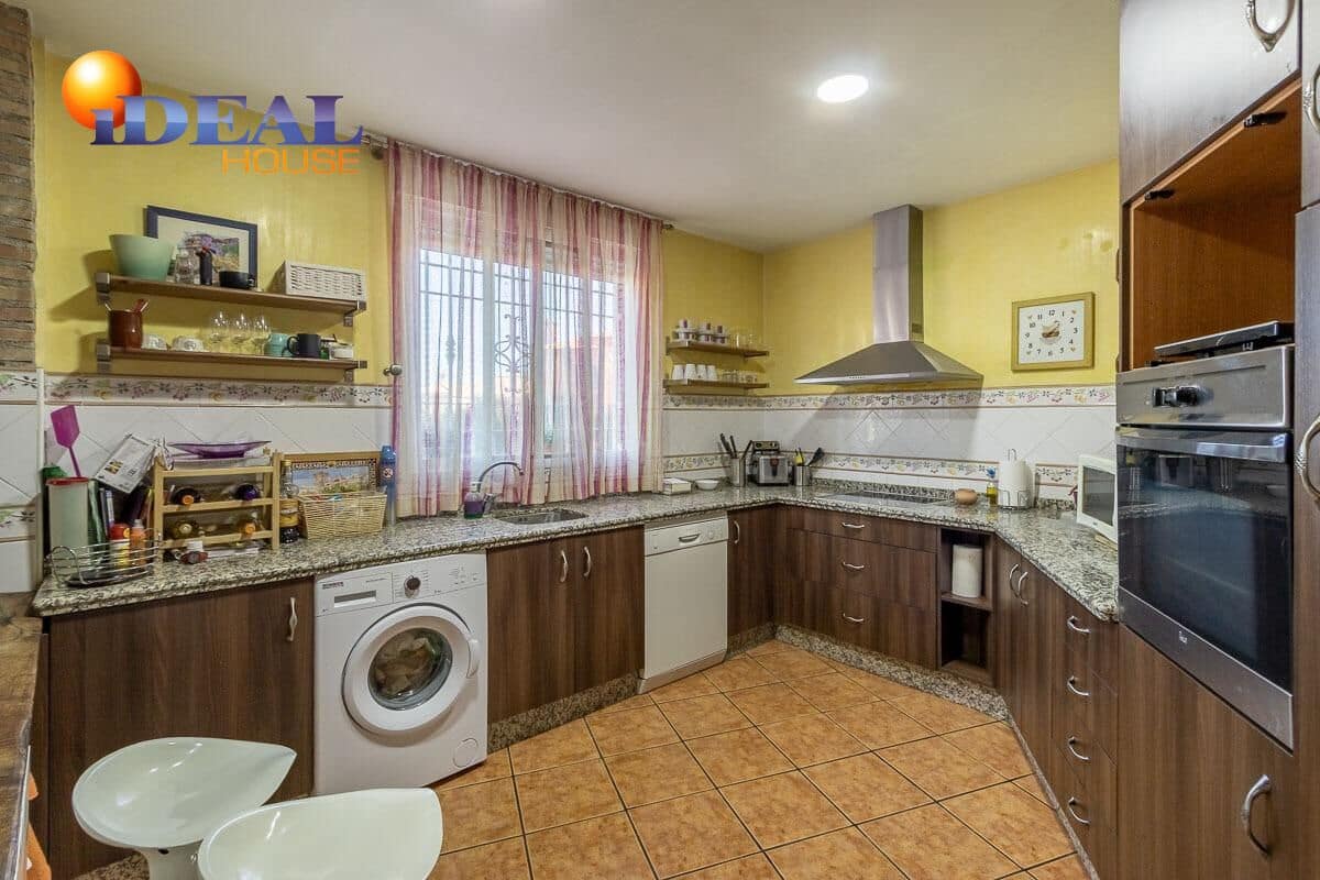 Chalet de 5 habitaciones en Las Gabias en venta con piscina garaje - 540.000 € (Ref: 9434521)