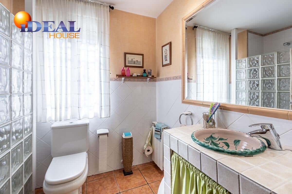 Chalet de 5 habitaciones en Las Gabias en venta con piscina garaje - 540.000 € (Ref: 9434521)