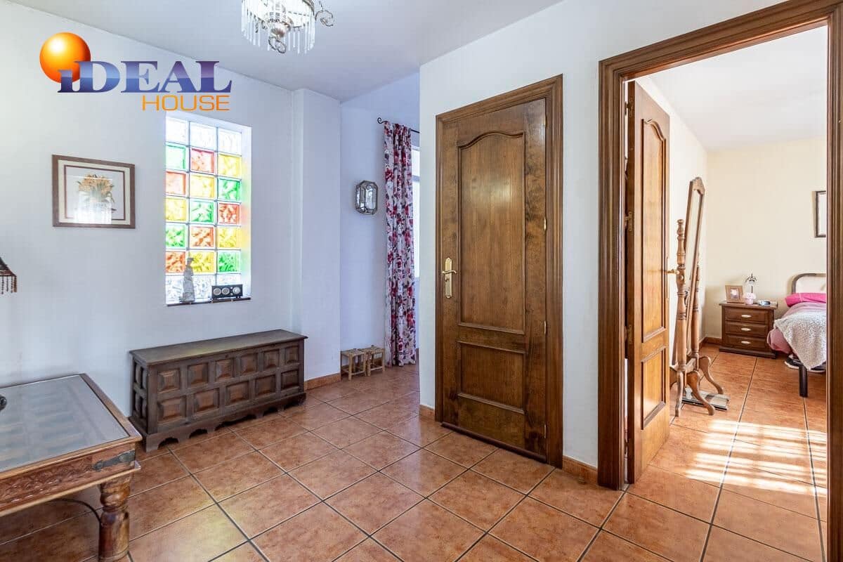 Chalet de 5 habitaciones en Las Gabias en venta con piscina garaje - 540.000 € (Ref: 9434521)