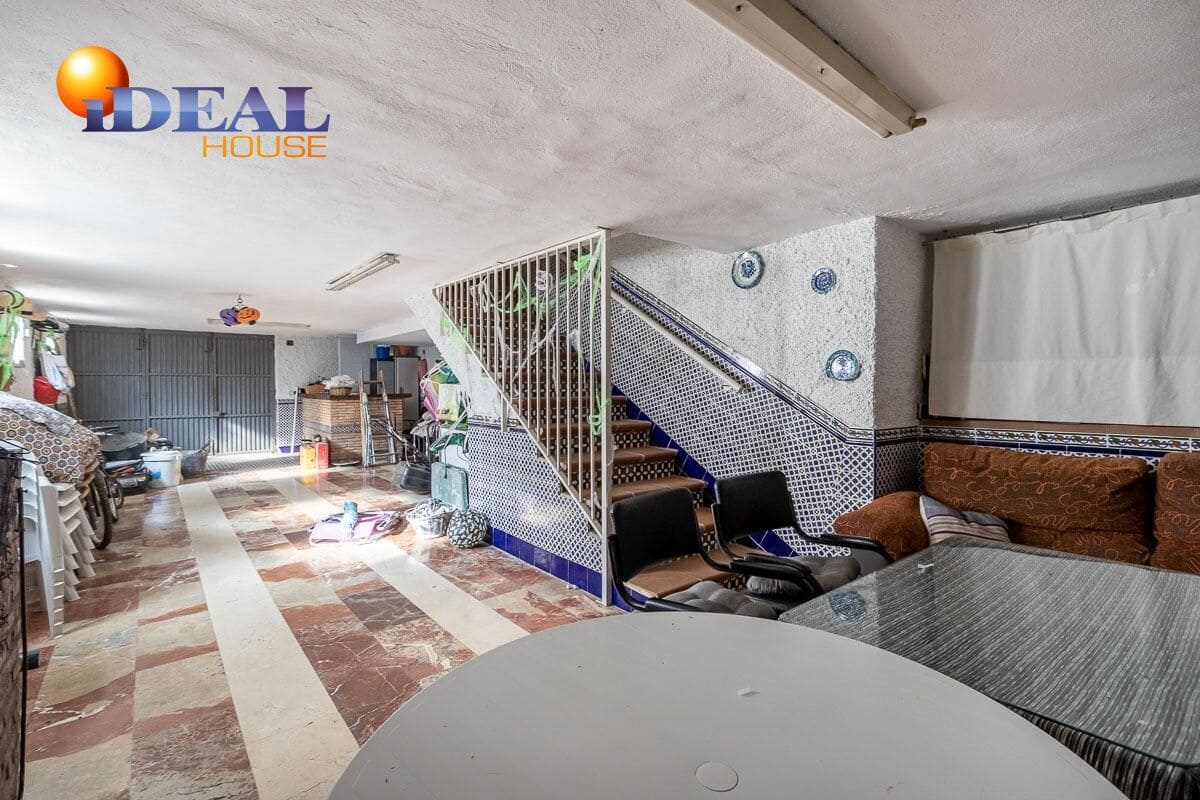 Chalet de 5 habitaciones en Las Gabias en venta con piscina garaje - 540.000 € (Ref: 9434521)